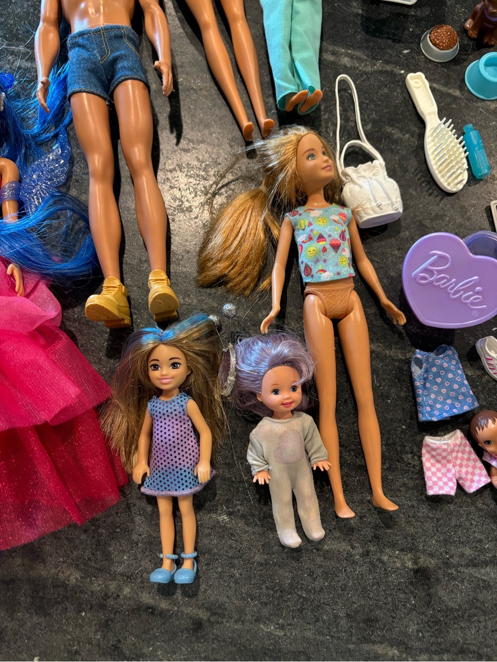 Barbie Doll Bundle Lot of 8 Dolls + Accessories, Baby, Chelsea, Ken & Furniture - Picture 3 of 8